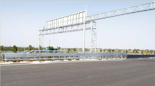 山東路橋?yàn)H日連接線及萊泰高速公路ETC門(mén)架護(hù)欄2